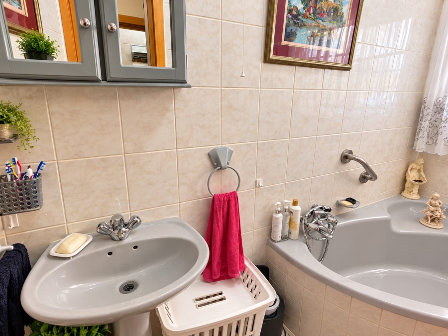 3 Bedroom Property for Sale in Uitsig Free State